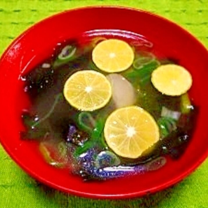 沖縄そばだし☆ワカメと舞茸のスープ